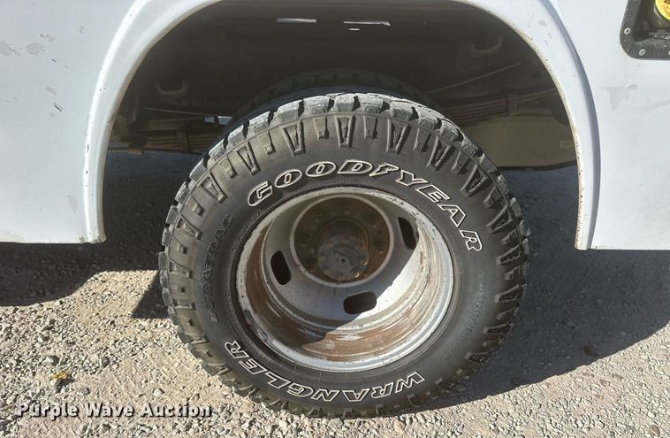 image for item NS9011 2015 Ford F350 Super Duty  utility bed pickup truck