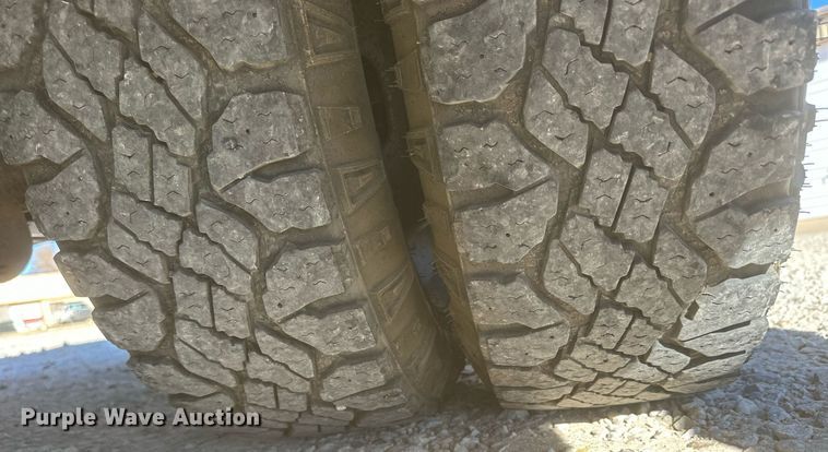 image for item NS9011 2015 Ford F350 Super Duty  utility bed pickup truck