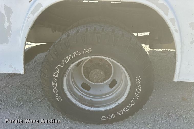 image for item NS9011 2015 Ford F350 Super Duty  utility bed pickup truck