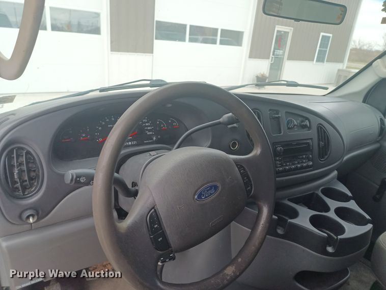 image for item OA9188 2006 Ford E350 Super Duty  utility van