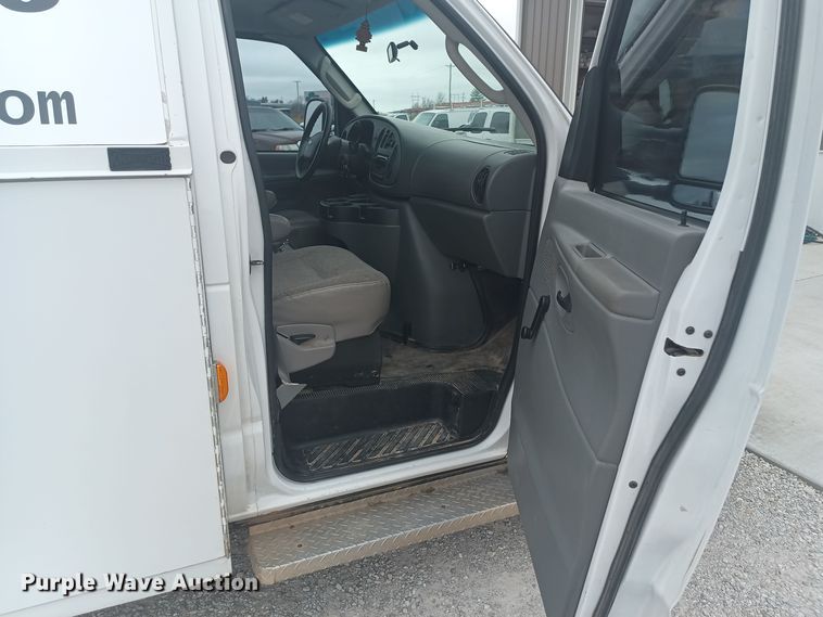 image for item OA9188 2006 Ford E350 Super Duty  utility van
