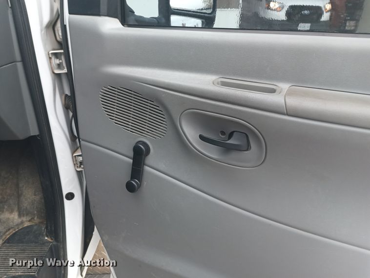 image for item OA9188 2006 Ford E350 Super Duty  utility van