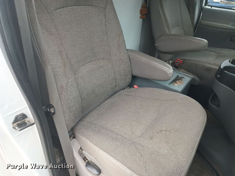 image for item OA9188 2006 Ford E350 Super Duty  utility van