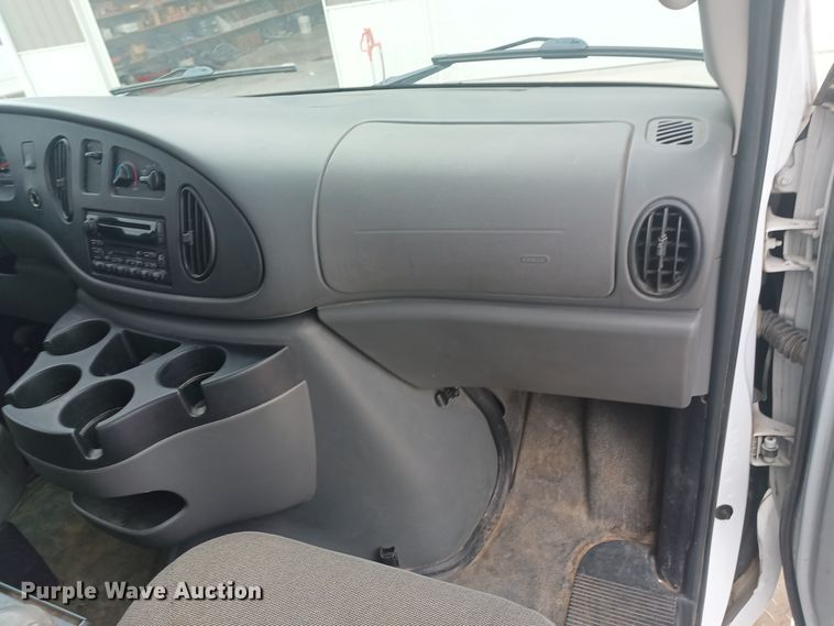 image for item OA9188 2006 Ford E350 Super Duty  utility van