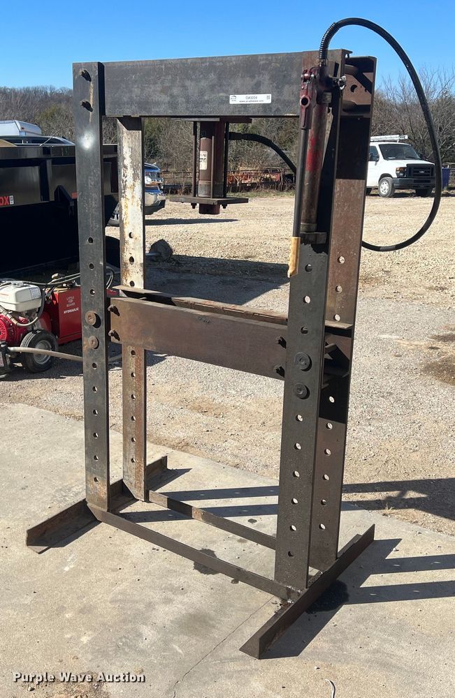 image for item OA9204 Hydraulic press