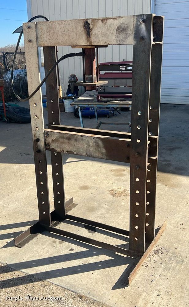 image for item OA9204 Hydraulic press