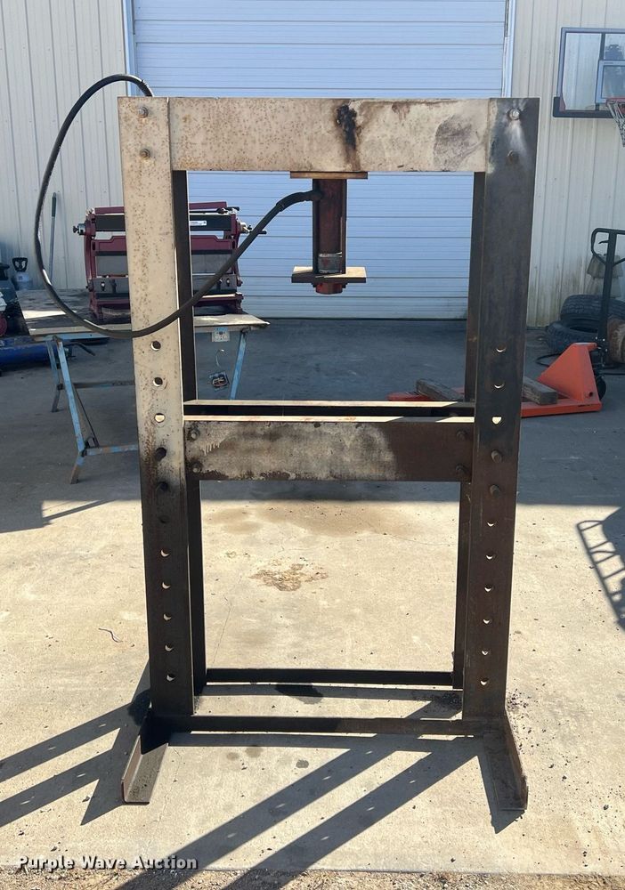image for item OA9204 Hydraulic press