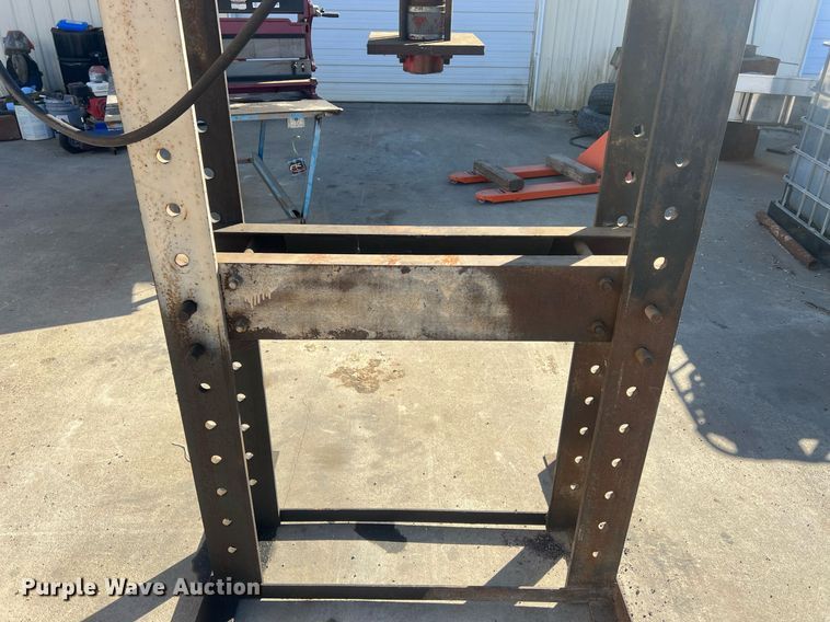 image for item OA9204 Hydraulic press