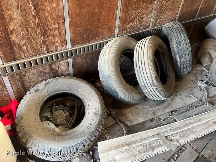 image for item OA9210 Dry van trailer body