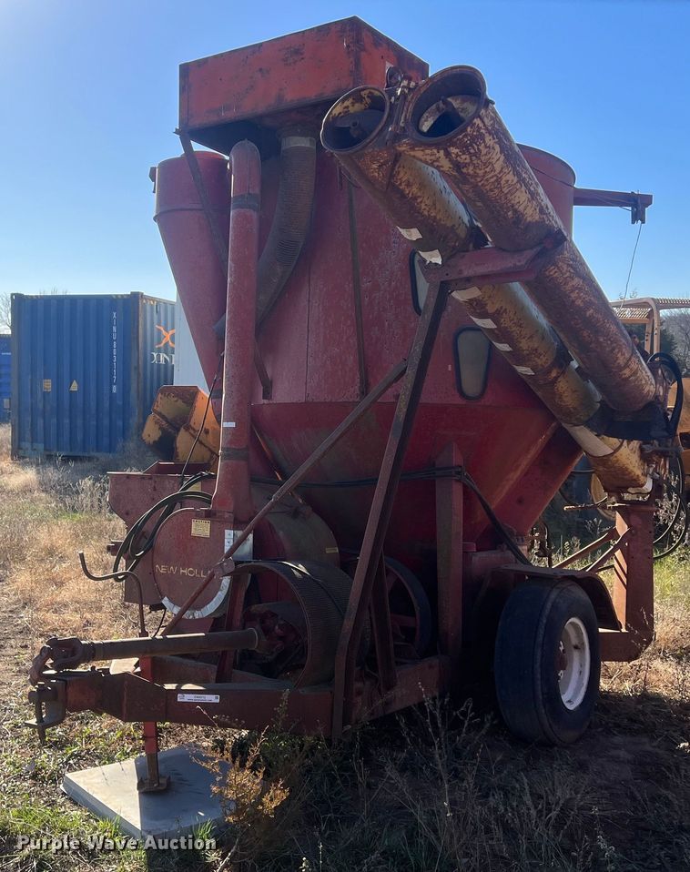 image for item OA9212 New Holland 354  feed grinder/mixer