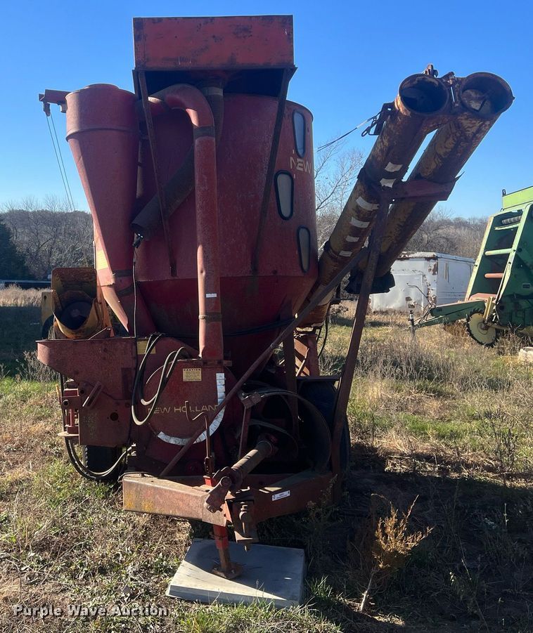 image for item OA9212 New Holland 354  feed grinder/mixer