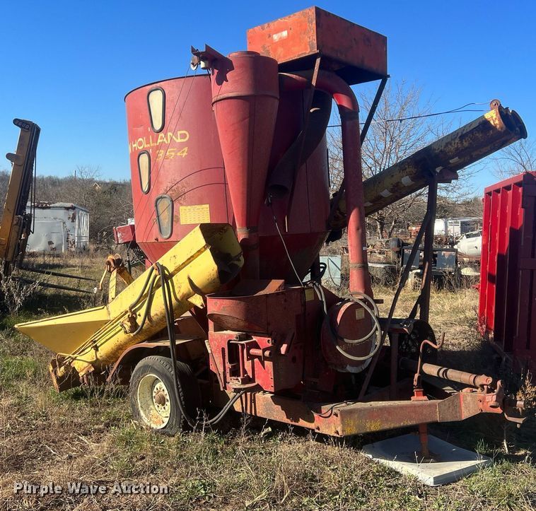 image for item OA9212 New Holland 354  feed grinder/mixer
