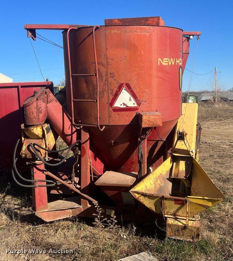 image for item OA9212 New Holland 354  feed grinder/mixer