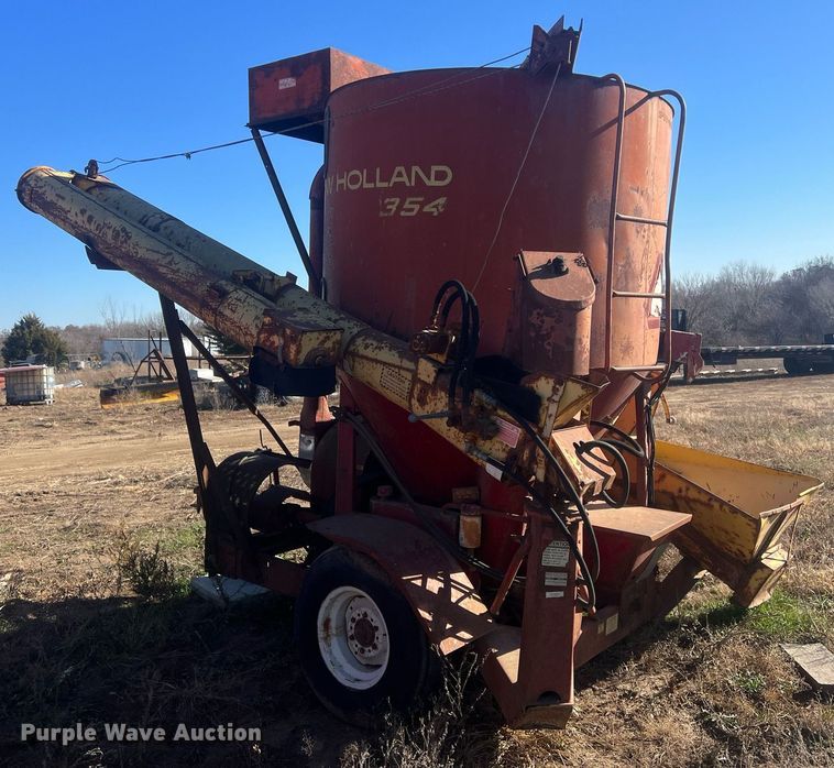 image for item OA9212 New Holland 354  feed grinder/mixer