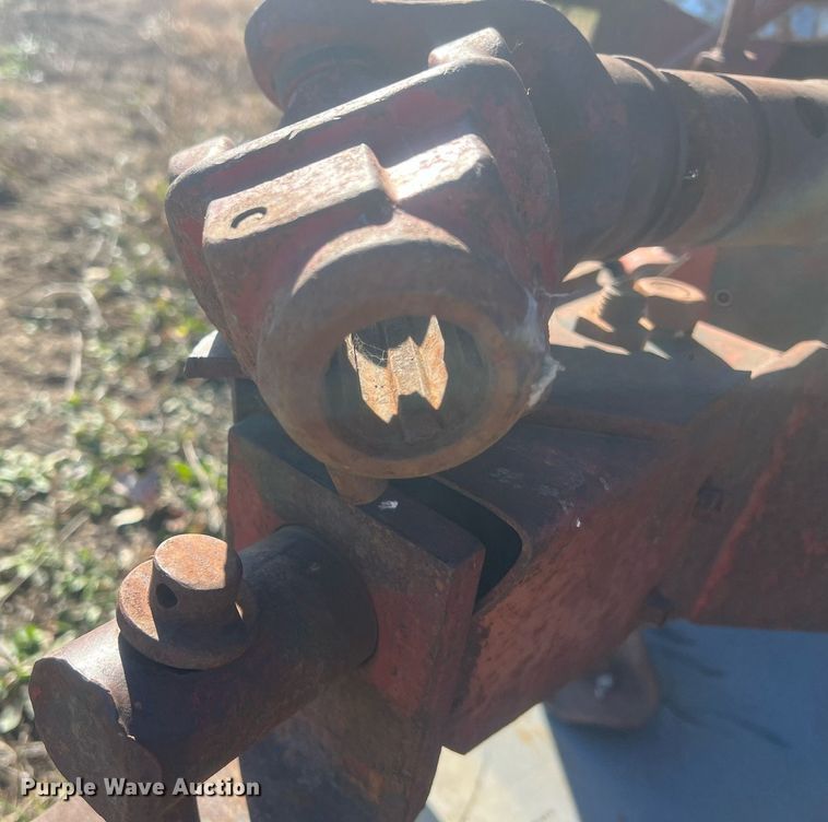 image for item OA9212 New Holland 354  feed grinder/mixer