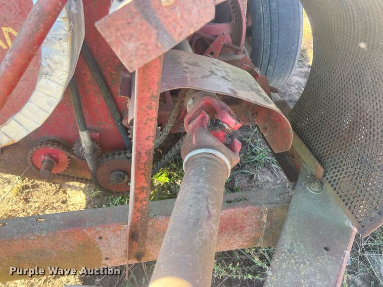 image for item OA9212 New Holland 354  feed grinder/mixer