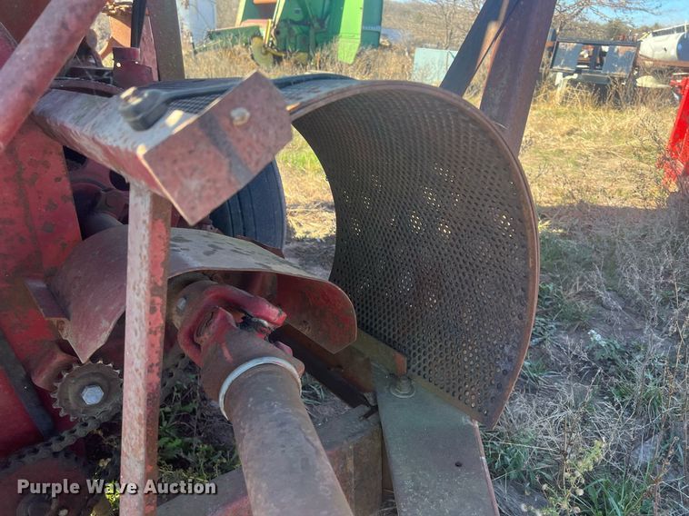 image for item OA9212 New Holland 354  feed grinder/mixer