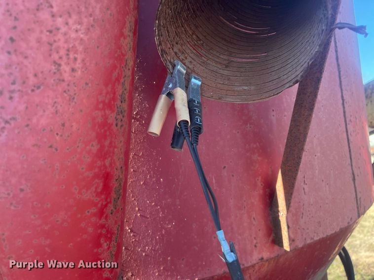 image for item OA9212 New Holland 354  feed grinder/mixer