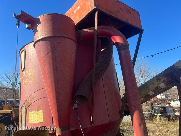 image for item OA9212 New Holland 354  feed grinder/mixer