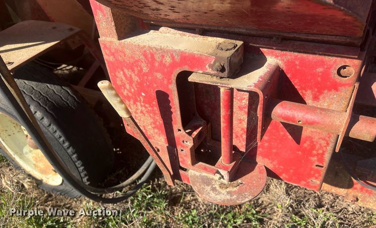 image for item OA9212 New Holland 354  feed grinder/mixer