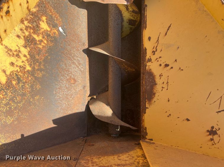 image for item OA9212 New Holland 354  feed grinder/mixer