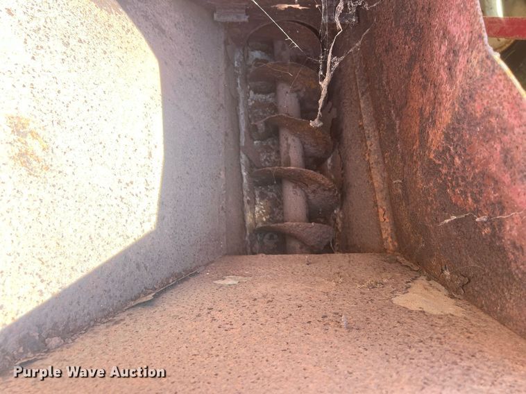 image for item OA9212 New Holland 354  feed grinder/mixer