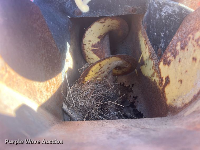 image for item OA9212 New Holland 354  feed grinder/mixer