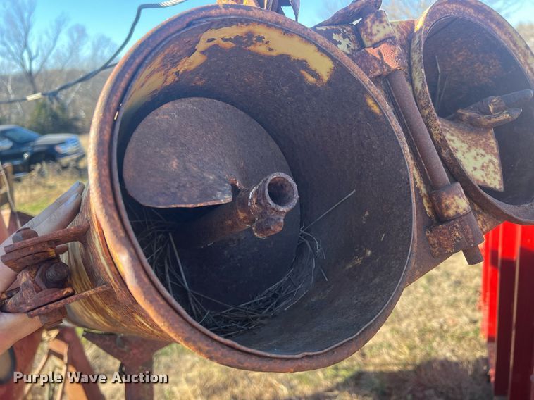 image for item OA9212 New Holland 354  feed grinder/mixer