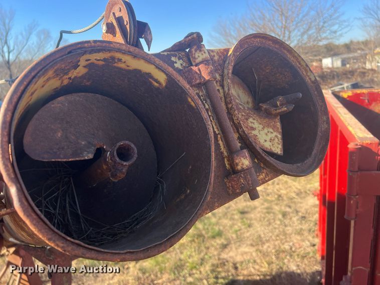 image for item OA9212 New Holland 354  feed grinder/mixer