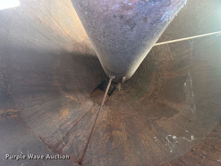 image for item OA9212 New Holland 354  feed grinder/mixer