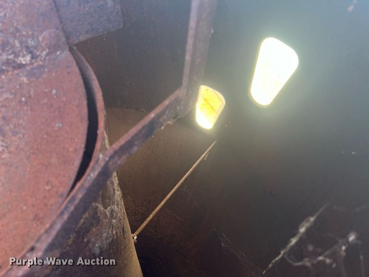 image for item OA9212 New Holland 354  feed grinder/mixer