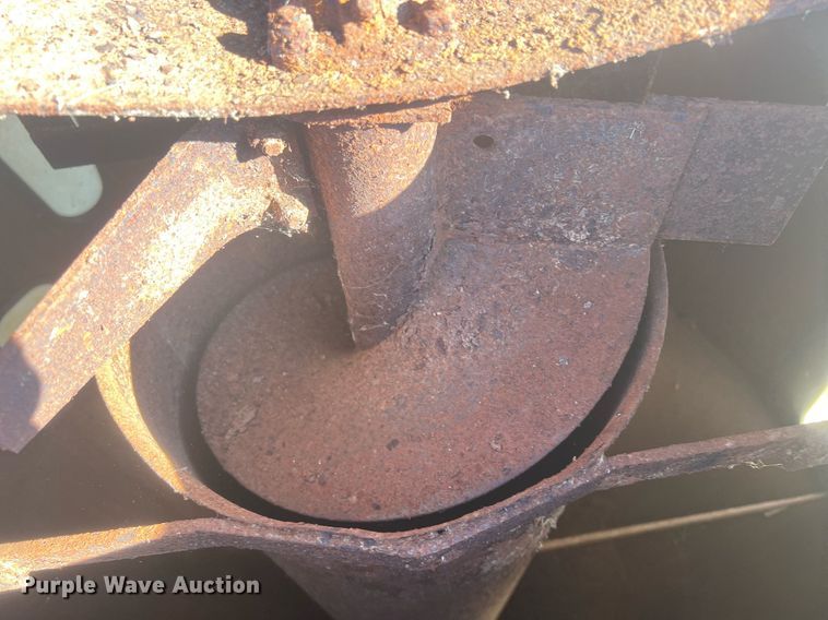 image for item OA9212 New Holland 354  feed grinder/mixer