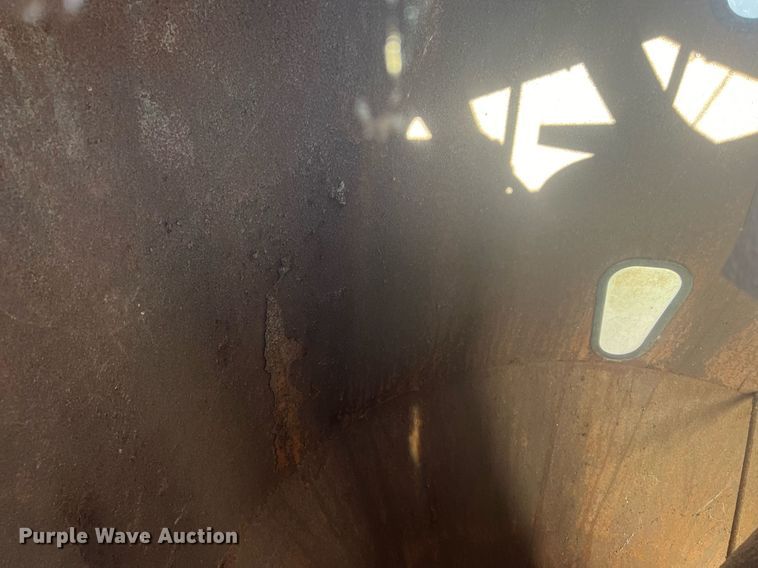 image for item OA9212 New Holland 354  feed grinder/mixer