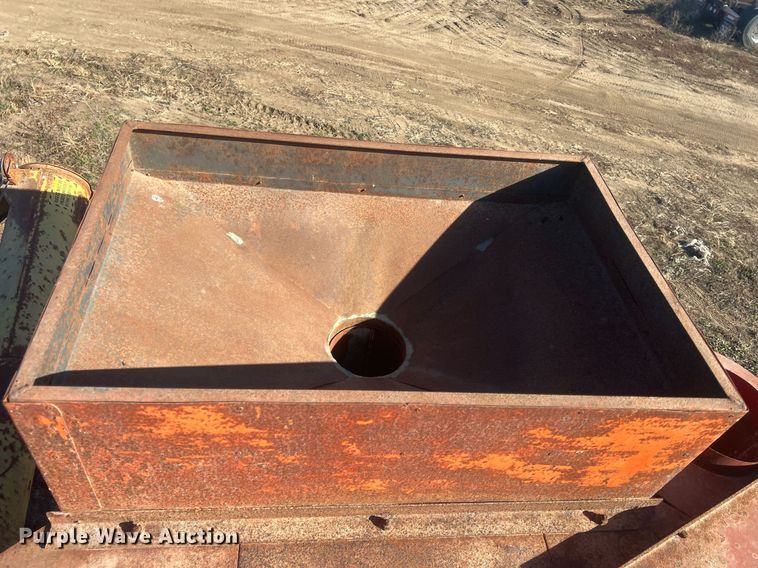 image for item OA9212 New Holland 354  feed grinder/mixer