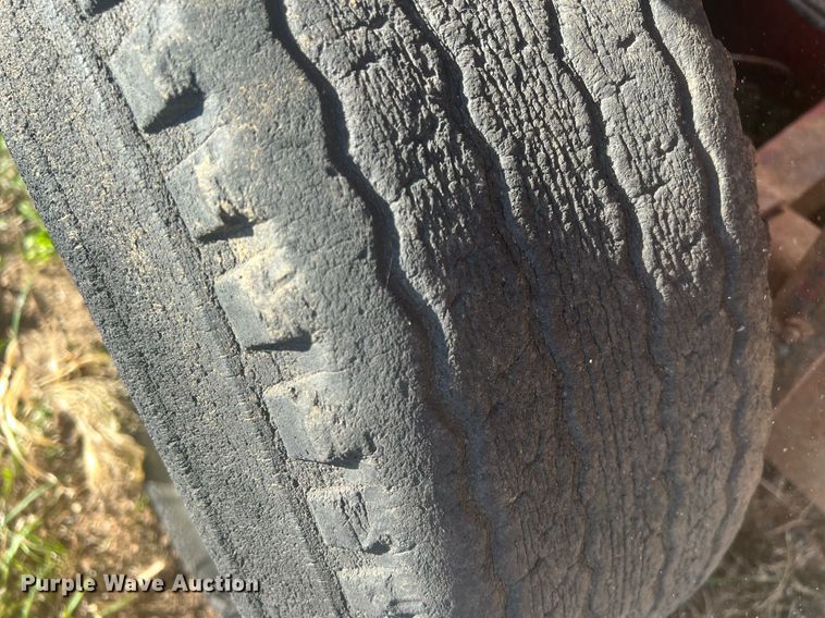 image for item OA9212 New Holland 354  feed grinder/mixer