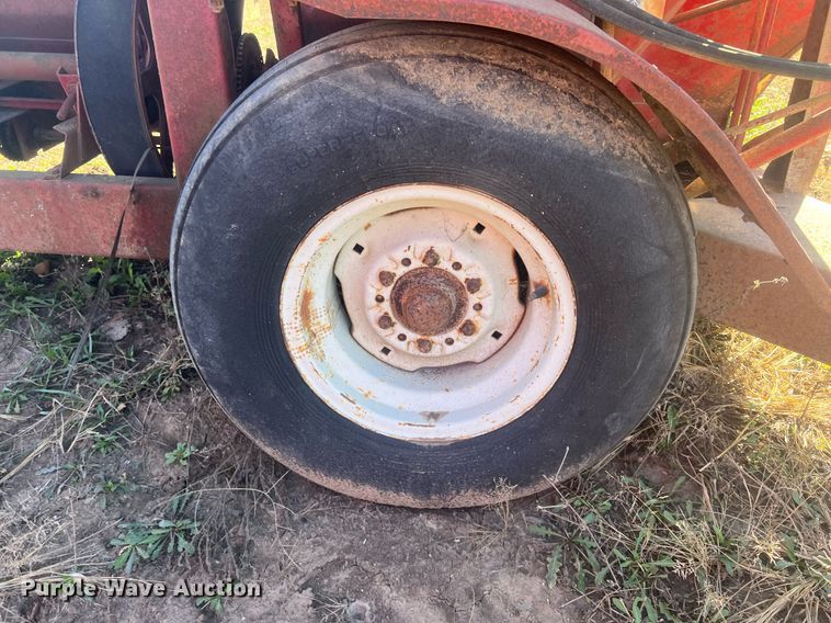 image for item OA9212 New Holland 354  feed grinder/mixer