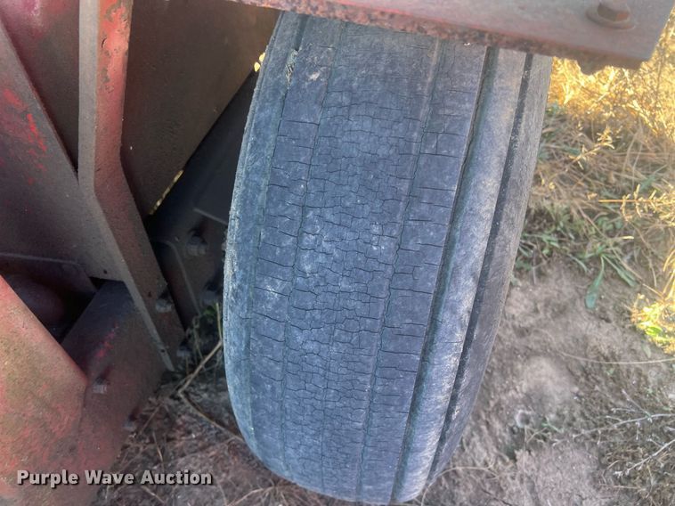 image for item OA9212 New Holland 354  feed grinder/mixer