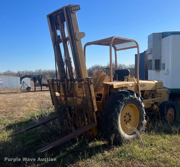 image for item OA9213 Massy Ferguson 2500  forklift