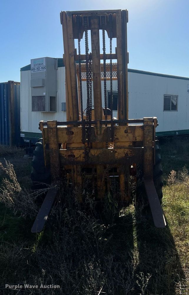 image for item OA9213 Massy Ferguson 2500  forklift