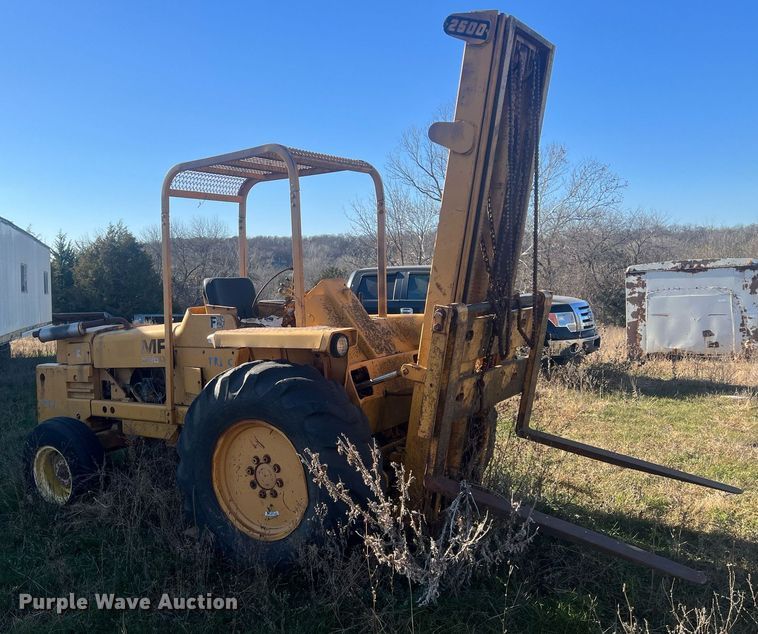 image for item OA9213 Massy Ferguson 2500  forklift