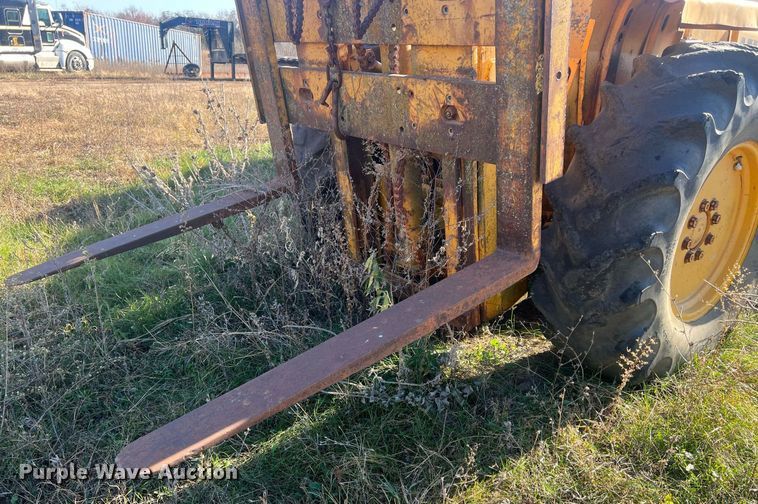 image for item OA9213 Massy Ferguson 2500  forklift