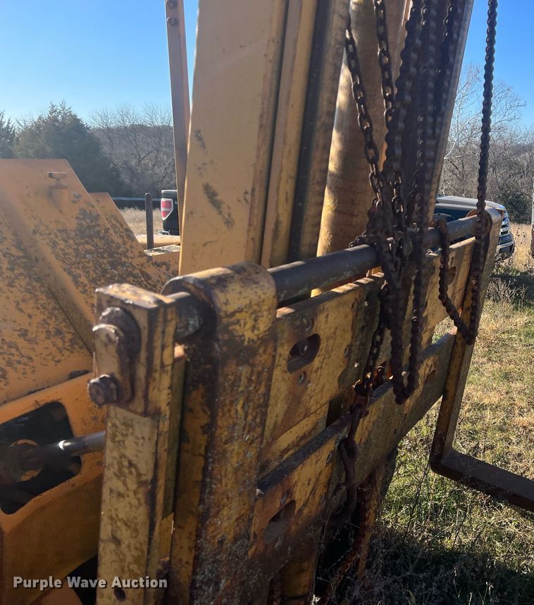 image for item OA9213 Massy Ferguson 2500  forklift