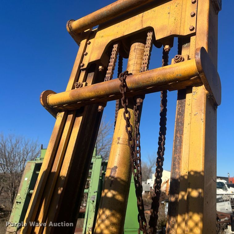 image for item OA9213 Massy Ferguson 2500  forklift