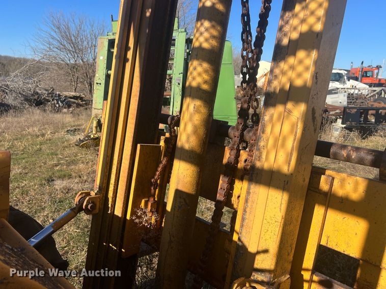 image for item OA9213 Massy Ferguson 2500  forklift