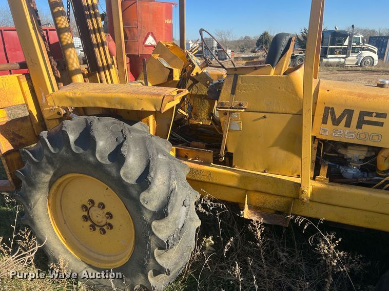 image for item OA9213 Massy Ferguson 2500  forklift