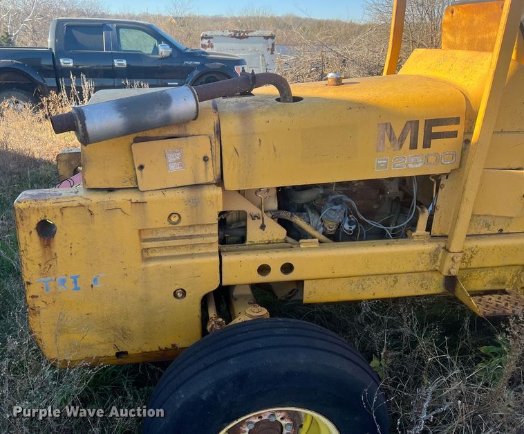 image for item OA9213 Massy Ferguson 2500  forklift