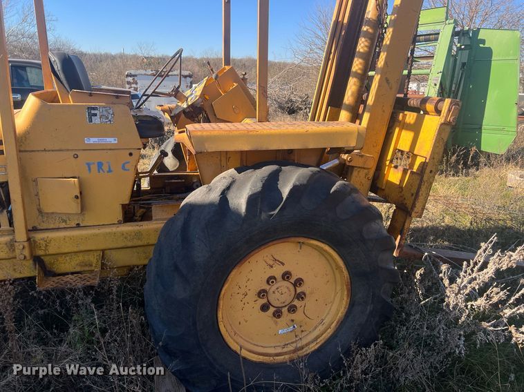 image for item OA9213 Massy Ferguson 2500  forklift