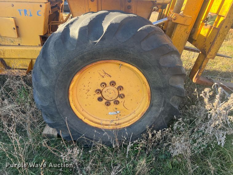 image for item OA9213 Massy Ferguson 2500  forklift