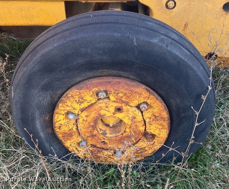 image for item OA9213 Massy Ferguson 2500  forklift