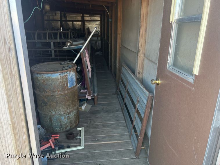 image for item OA9215 Farrowing shed